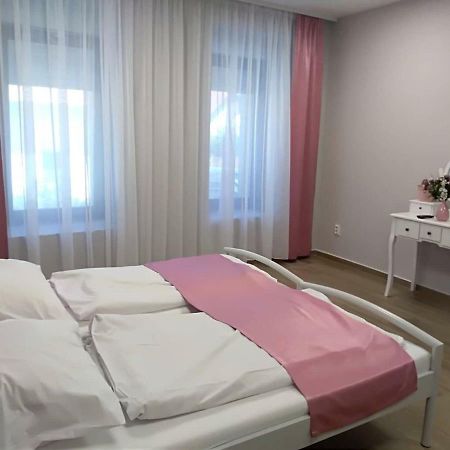 Hotel Alma Vendégház à Veszprém Extérieur photo