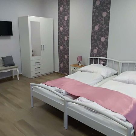 Hotel Alma Vendégház à Veszprém Extérieur photo