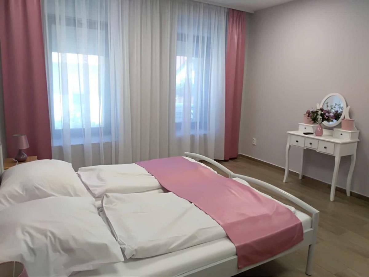 Hotel Alma Vendégház à Veszprém Extérieur photo