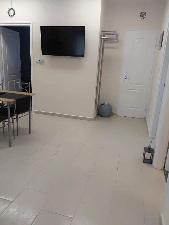 Hotel Alma Vendégház à Veszprém Extérieur photo
