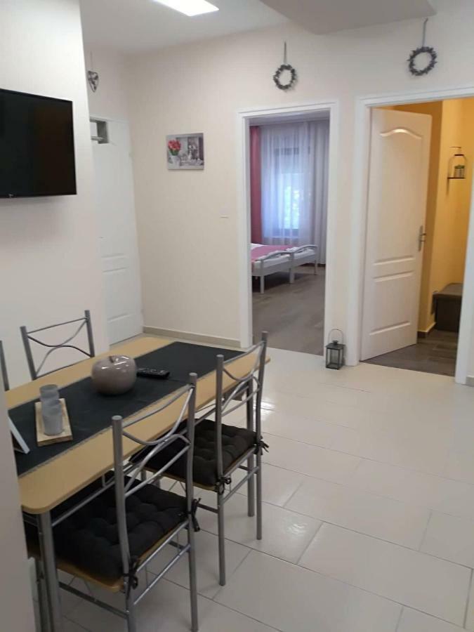 Hotel Alma Vendégház à Veszprém Extérieur photo
