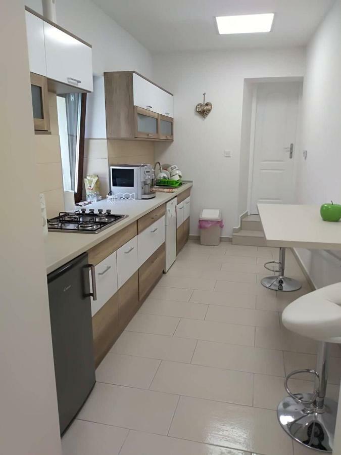 Hotel Alma Vendégház à Veszprém Extérieur photo