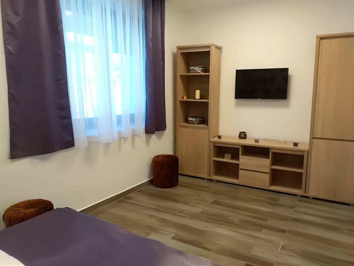 Hotel Alma Vendégház à Veszprém Extérieur photo